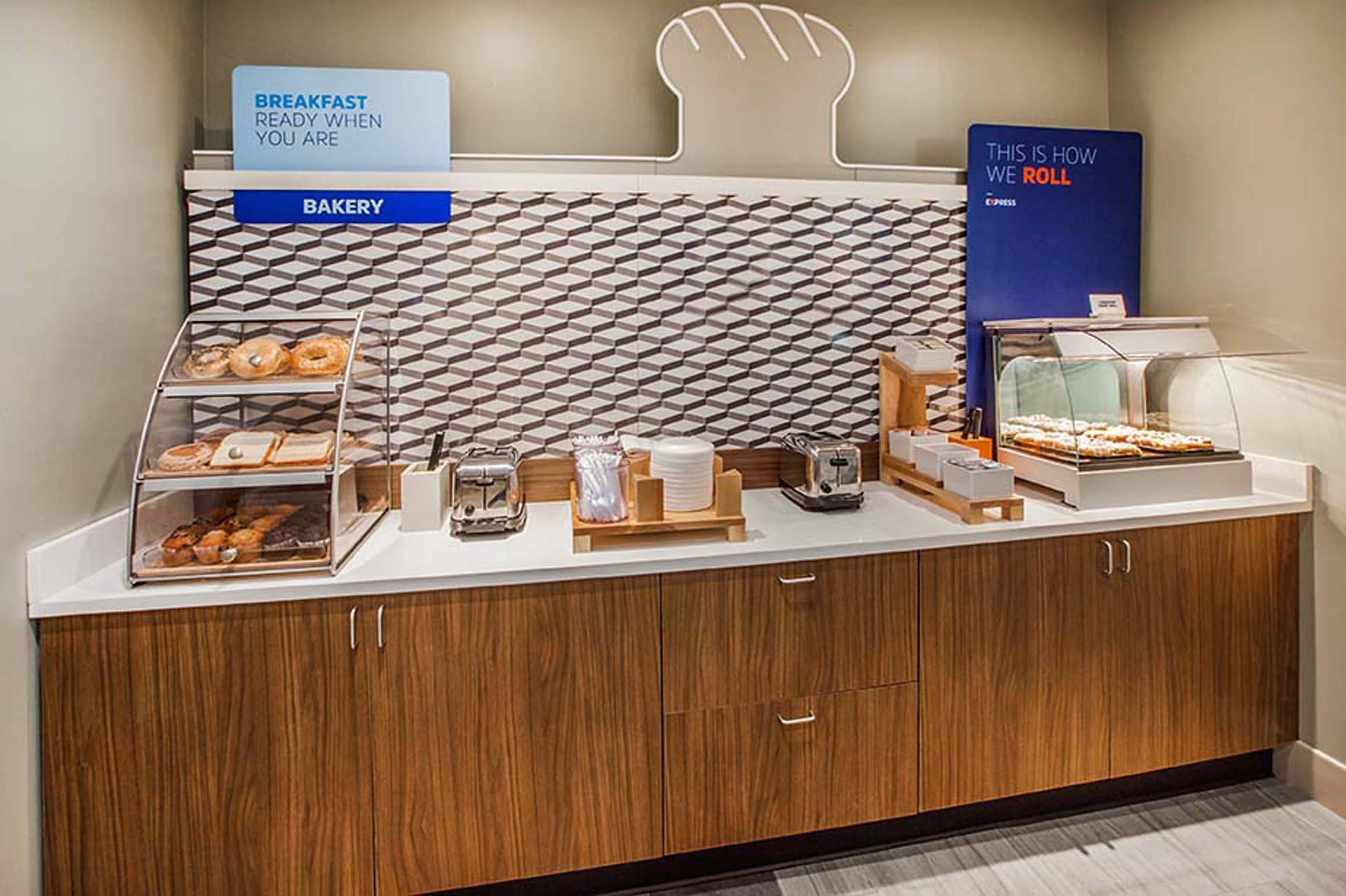 Express Richmond - Midtown By Ihg Hotel