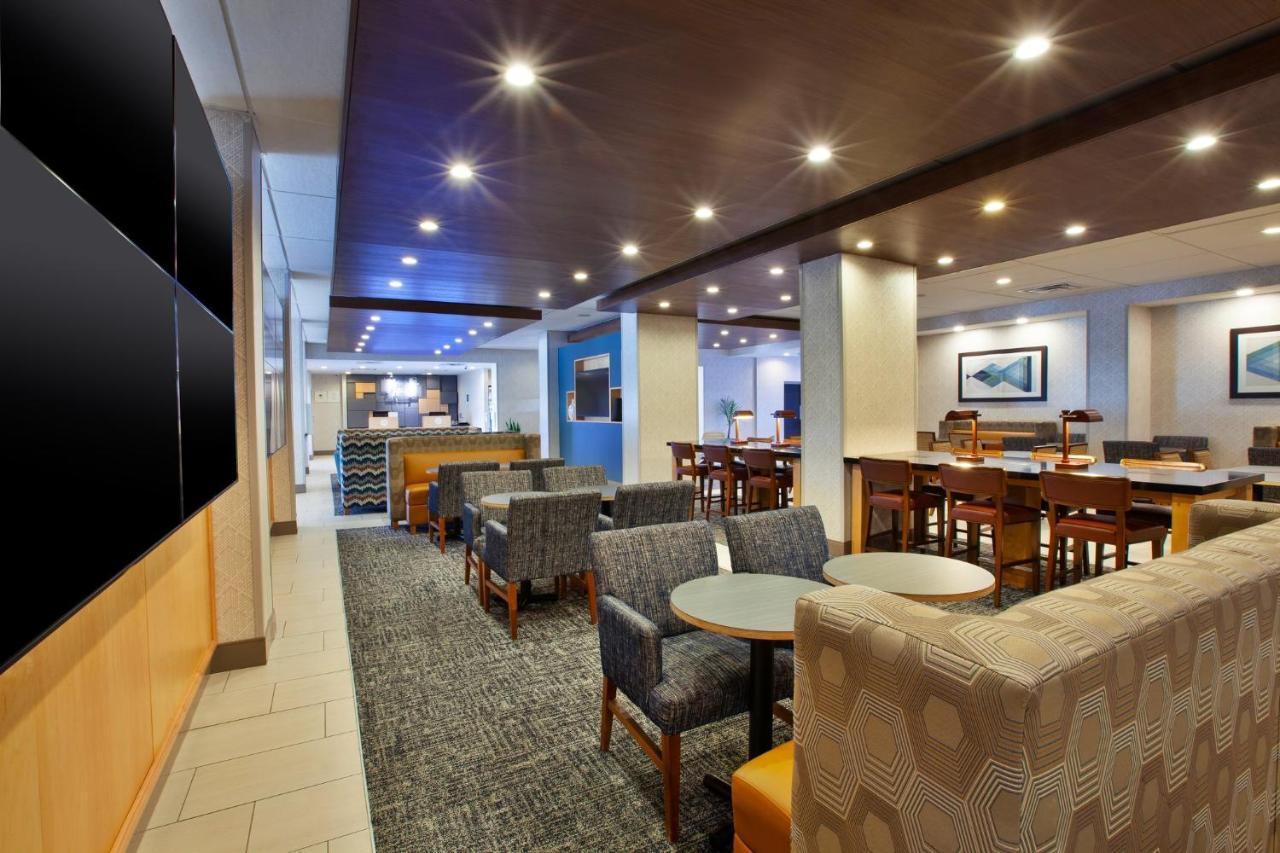 Hotel Express Richmond - Midtown By Ihg 3*