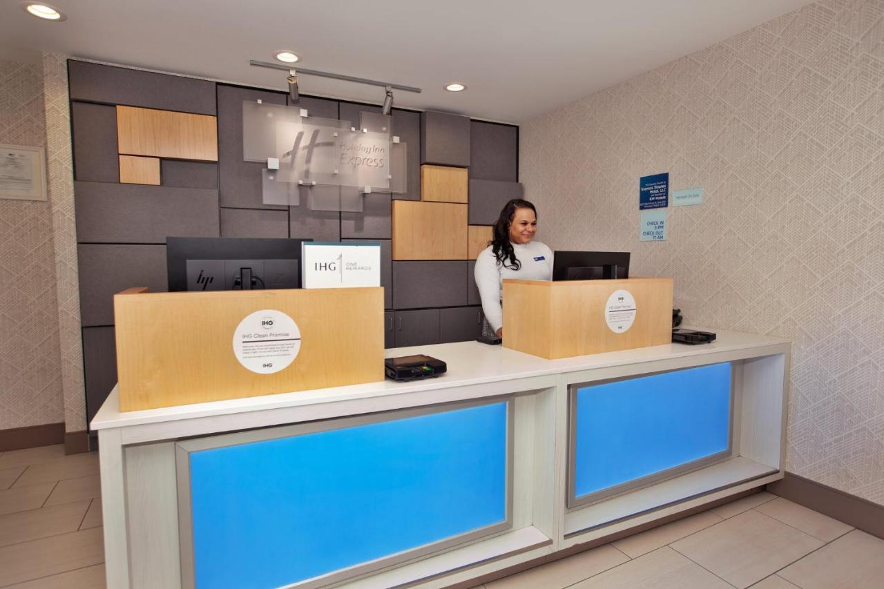 Hotel Express Richmond - Midtown By Ihg