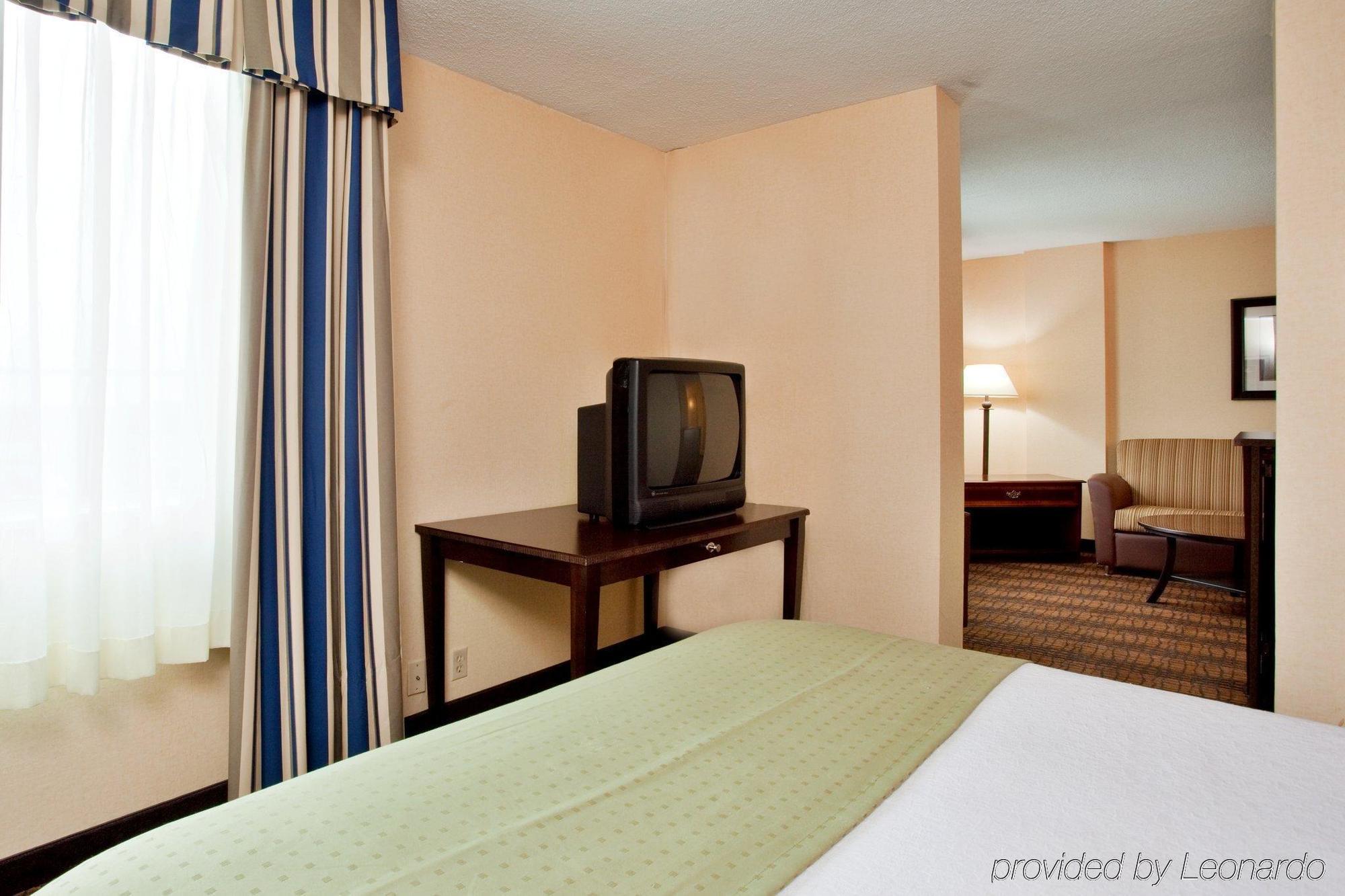 Express Richmond - Midtown By Ihg Hotel