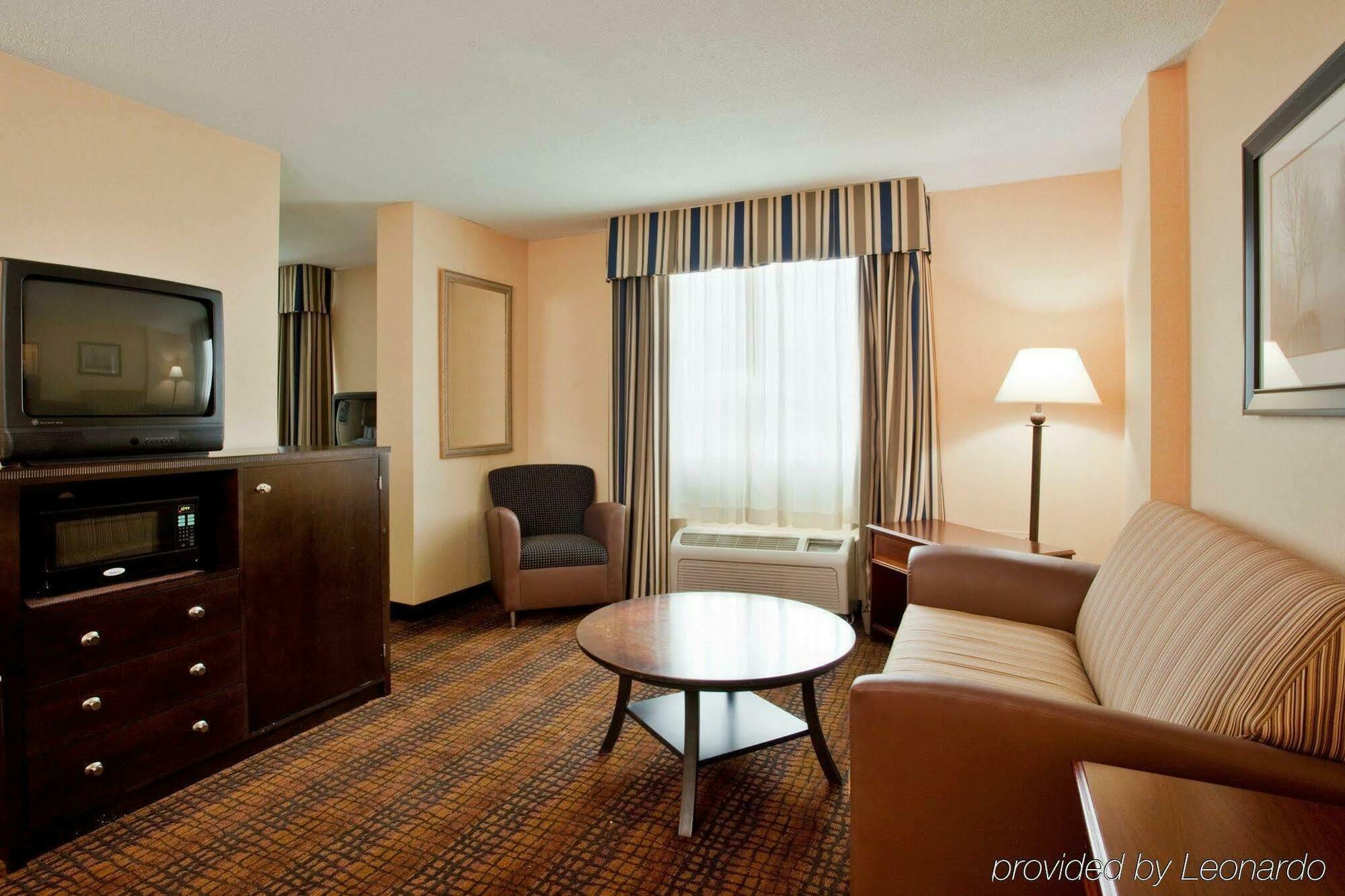 Hotel Express Richmond - Midtown By Ihg
