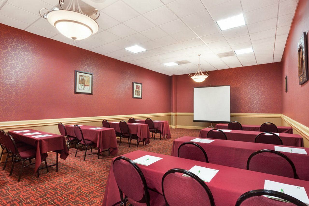 Express Richmond - Midtown By Ihg Hotel 3*